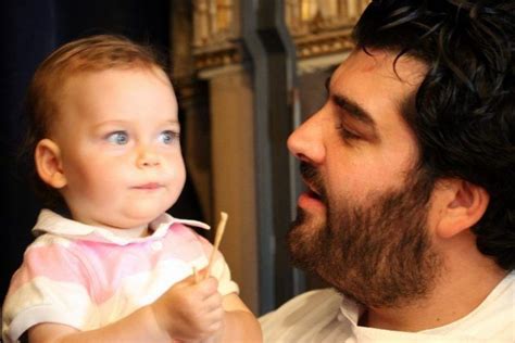 Ci sono delle esigenze economiche e sociali che devono essere rispettate, si corre un rischio, secondo i politici, accettabile. Cinzia, Elisa e Andrea (moglie e figli). Ecco la famiglia ...