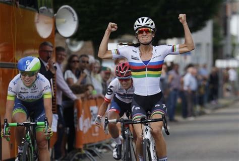 Annemiek van vleuten celebrated winning the women's road race. Le Bidon — womenscycling: Lizzie Armitstead wins the 2016 ...