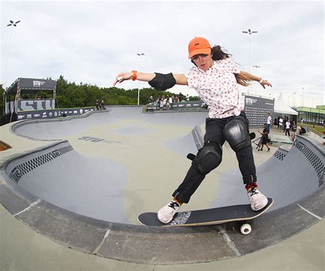 Isadora rodrigues pacheco tem 13 anos e já é destaque das competições no brasil e no mundo. Skate Total Urbe