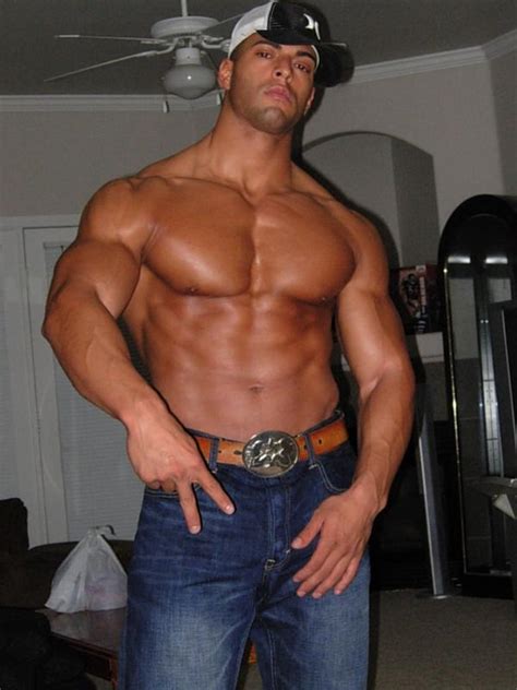 Jerk off for my muscular body. Muscle gallery: Scuba Muscle Man