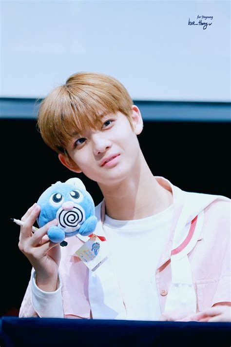 He is a member of the boy group cix and a former member of the project boy group wanna one. Wanna One 배진영 (Bae JinYoung) | Aktris, Jins