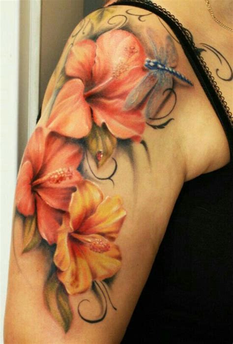 The dizzying array of colors that can be used for hibiscuses, along with their gre… Tattoo Blüten | Blumen tattoos, Hibiskus, Hibiskus tattoo