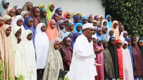 Kai duniya kalli yadda matan hausawa suke rawar taba da da hausa movies arewa 24 ali nuhu hamisu breaker so dangin. Hotunan yadda Buhari ya gana da 'yan Matan Dapchi - BBC ...