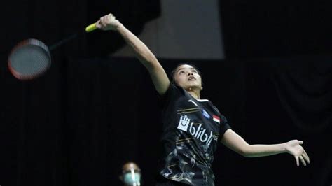 Pebulu tangkis indonesia gregoria mariska tunjung mengembalikan bola dari pebulu tangkis myanmar thet htar thuzar dalam pertandingan penyisihan grup bulu tangkis tunggal putri olimpiade tokyo 2020 di musashino forest sports plaza di tokyo, minggu (25/7/2021). Sudah Habis di Game Ketiga, Ini Kunci Gregoria Mariska Kalahkan Ruselli untuk Raih Tiket ...