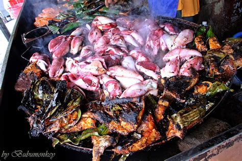 Having tried three of the stalls, kat jat emerged as the front runner. monkeY eYe: Kak Jat Ikan Bakar @ Jalan Bellamy