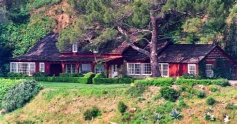 Nothing of the original property at 10050 cielo drive remains. RETRO KIMMER'S BLOG: SHARON TATE MURDERS AT 10050 CIELO ...