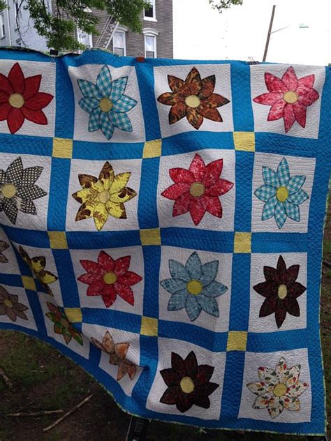 Approximate size 73x 86 great colors and condition. VIntage Floral Quilt | Etsy | Floral quilt, Quilts ...