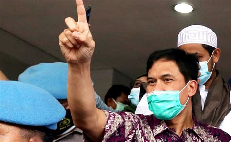 Keberadaan benda bertuliskan fpi munarman ini pun langsung menyita perhatian warga di sekitar lokasi. Munarman FPI: Kita Seperti di Zaman Firaun - Nasional JPNN.com