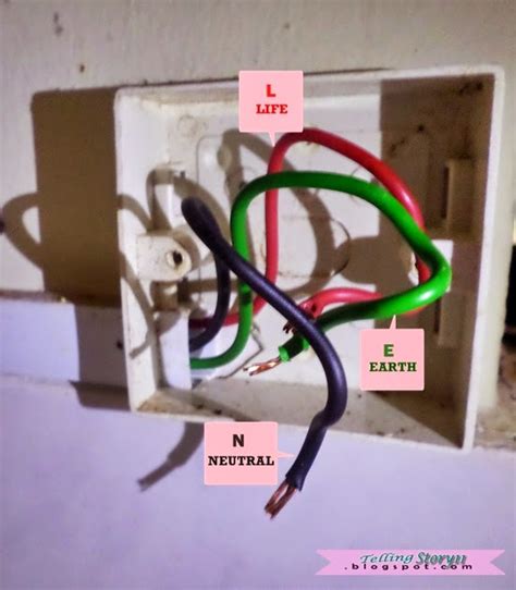 So, kita dah dapat wayar life dan neutral. DIY: Tukar Socket Plug - Telling Story with Sha Nazriabout me