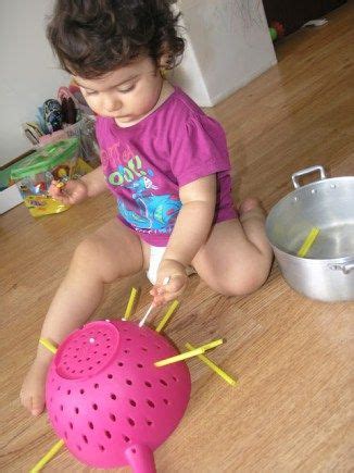 Los niños de 1 y 2 años siguen desarrollando la destreza de usar su cuerpo con los músculos grandes y pequeños (motricidad gruesa y motricidad fina) para realizar las actividades. Actividades para mejorar la motricidad fina de tu hijo de ...