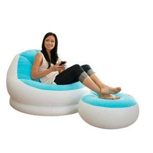 No dorm room is complete without beanbag chairs that add a bit of retro nostalgia and appeal. Comfortable & Cool Dorm Chair for Dorm RoomsCollege Review