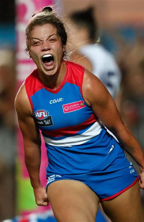 Kirsten mcleod (born 30 may 1994) is an australian rules footballer playing for the western bulldogs in the afl women's competition. AFLW, Western Bulldogs v Fremantle: Dogs stake flag claim ...