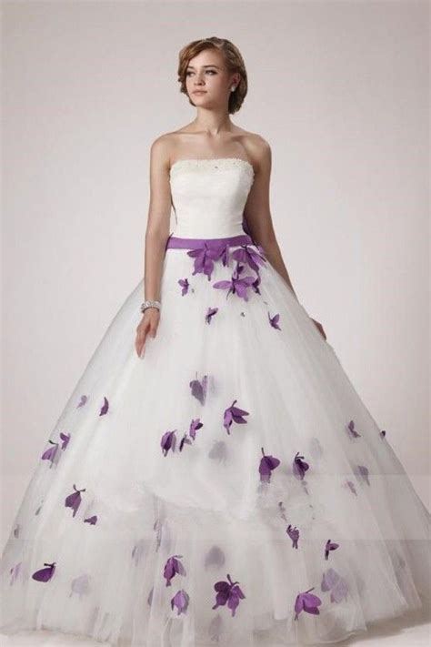 Infatti un bell'abito da sposa semplice lo si riconosce dal taglio sartoriale o dal tessuto esempio di uno dei miei abiti da sposa semplici colorati. POPPY - ABITI DA SPOSA COLORATI IN TULLE E RASO ...