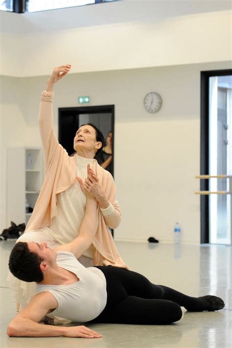 Nel '57 un trionfo al festival di nervi, nel 58 diventa prima ballerina. Milan's mayoral candidate, "A scandal that Carla Fracci ...