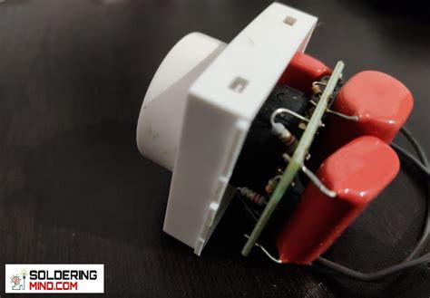 If it is more than 1 year, you can either change the fan or try to fix it regulator ftw, even tho it seems like cheapo2 but easier to maintain, no need to climb up to the fan. Simple Fan regulator circuit Diagram - Soldering Mind