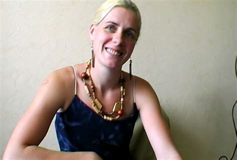 Femme qui se fait depuceler. Mère au foyer à enculer à la Chaine - Les Videos de Cul.Com