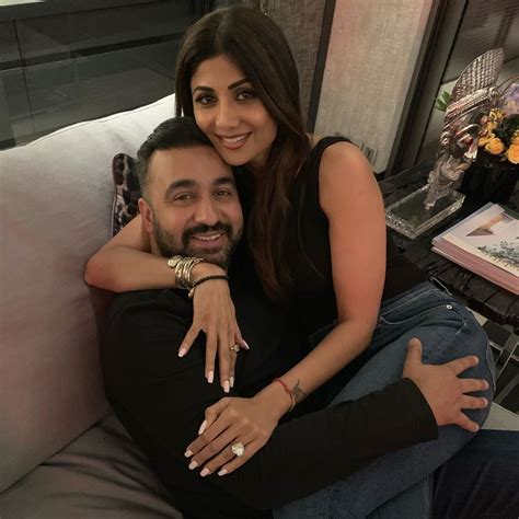They keep sharing adorable and funny videos on instagram taking away our lockdow Shilpa Shetty, Raj Kundra get naughty on sofa, share cosy ...