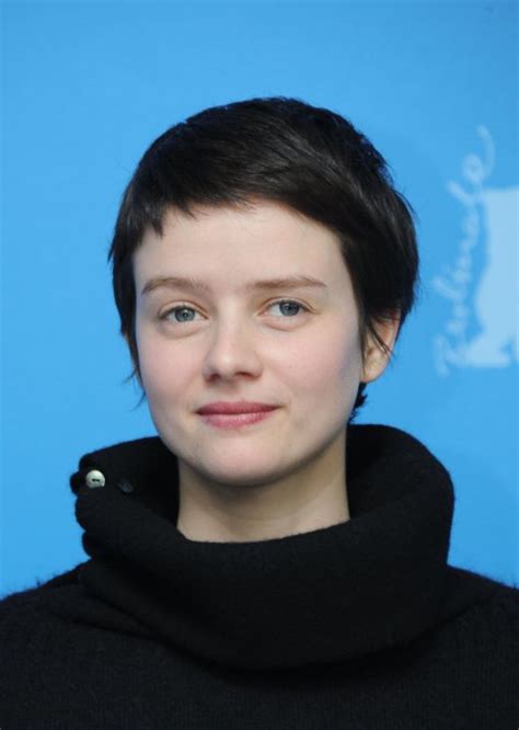 Her passion is early for theater, music and participates as a teenager in a theater workshop. Pauline Etienne - Actor - CineMagia.ro