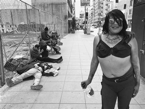 Au décompte de 2019, la population du un groupe de performance appelé los angeles poverty department fournit des ressources artistiques à skid row, principalement sous la. Magazine - Los Angeles's Skid Row shot by Joe Suitcase ...