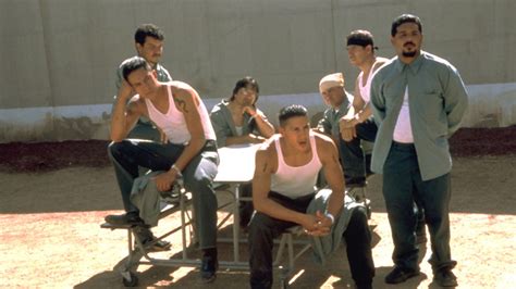 Avery (jones) returns to college as a competitive swimmer after getting his life back on track. Lockdown (2000) - Titlovi.com