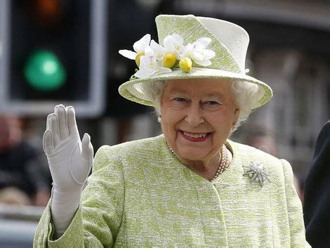 Jmenovala se alžběta a především díky ní se británie může chlubit přívlastkem velká. Británia si oddýchla, kráľovná opäť vystúpila na ...
