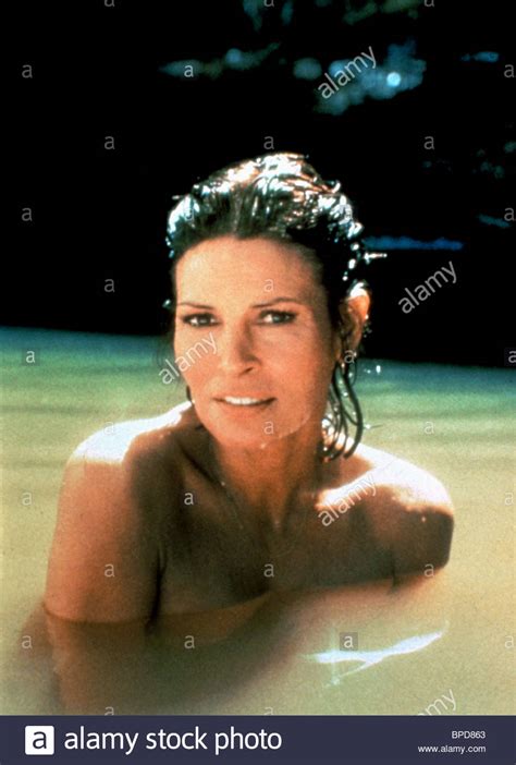 Cennette aşk, trouble in paradise hazırlayan:esko yönetmen: RAQUEL WELCH, Trouble in Paradise (1989 Photo Stock - Alamy