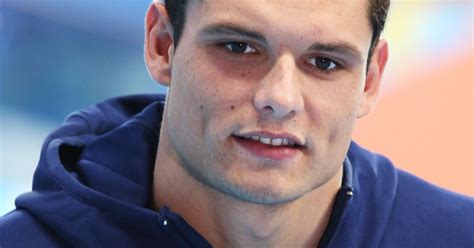 Tout comme florent et laure, le jeune homme se passionne très jeune pour la natation, sans pour autant rêver de devenir une star des. Florent Manaudou remporte la médaille d'or pour le 50 ...