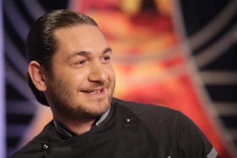 Florin dumitrescu a pornit de jos, a spalat faianta, a curatat legume si a inceput sa traga cu ochiul la gatit. Chef Florin Dumitrescu a lăsat cratiţa pentru pensulă şi ...