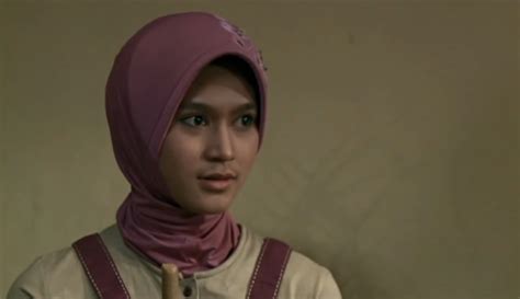 Dari video yang diunggah di instagram terlihat janin di kandungan nathalie holscher begitu aktif. How Funny (This Country Is) (2010) | bonjourtristesse.net