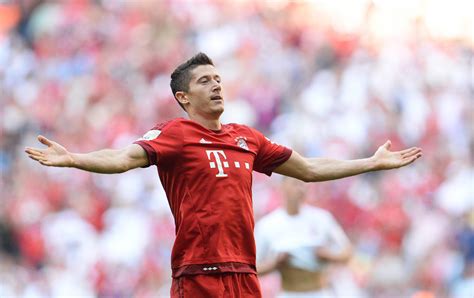 Robert lewandowski — polish footballer, goalkeeper of bayern munich and captain of poland. Robert Lewandowski Wallpapers Images Photos Pictures ...