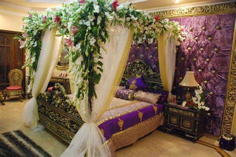 And whoever does it for the couple, they definitely thank them for making their first wedding night. beautifull | Wedding room decorations, Bridal room decor ...