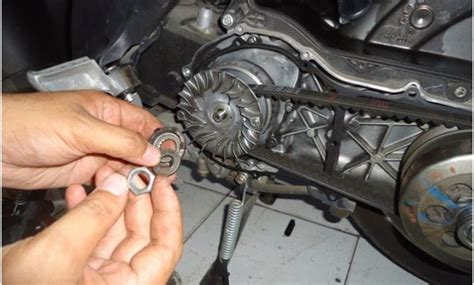 Pedal clutch/klas pedal clutch berfungsi untuk mengerakkan tombol gear. Cara Merawat CVT Motor Matic dengan Baik - Maniak Otomotif