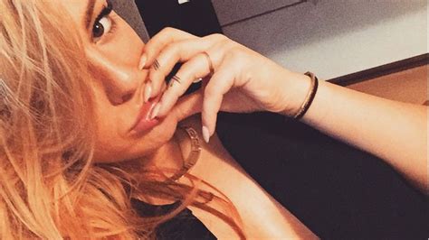 Angestellt, beauty content manager, mediengruppe klambt. Operiert vs. natürlich: Sind Bachelor-Sams Lippen echt ...