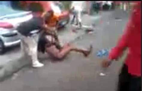 Looking for some 'femmes africaines bagarre' videos? CHOC - Côte d'Ivoire: Une jeune dame agressée en pleine ...