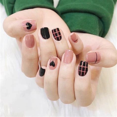 Sky design tutorial nail art yang gampang banget diaplikasikan. Pin oleh H E A V E N di NAILED IT di 2020 | Ide cat kuku ...