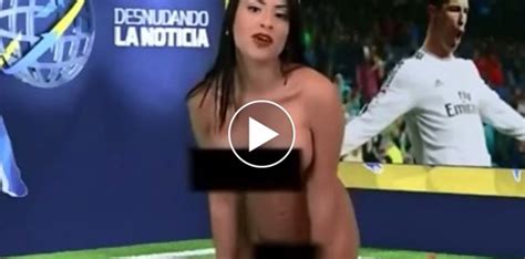 Ma era il paziente inglese. La sexy conduttrice si spoglia (tutta!) in diretta tv. Il ...