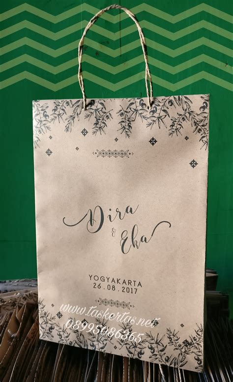 Paper bag murah diproduksi menggunakan kertas craft coklat. Paper Bag Murah