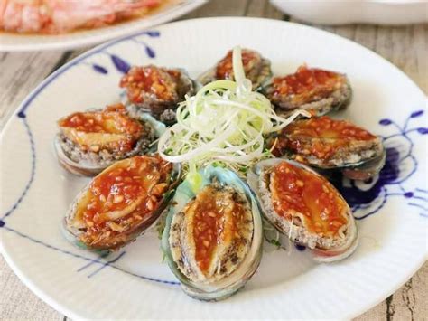 四大海味之首 鮑魚含有鈣、鐵、碘和維生素a 天然、野生的珍饈總是最美味 肉質紮實有彈性，汁味濃郁、鮮甜 網路價 $ 519 詳 (年菜料理)五味鮑魚 by 海鮮公主小舖 - iCook 愛料理