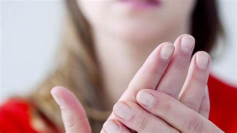 Gefäßkrämpfe (vasospasmus) hervorgerufen und ist durch anfallsweise abblassen vor. Gesundheitslexikon: Raynaud-Syndrom