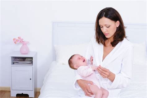 Kinder haben häufig fieber oder erhöhte temperatur. Baby fieber wann zum arzt. Wann Du bei Fieber zum Arzt ...