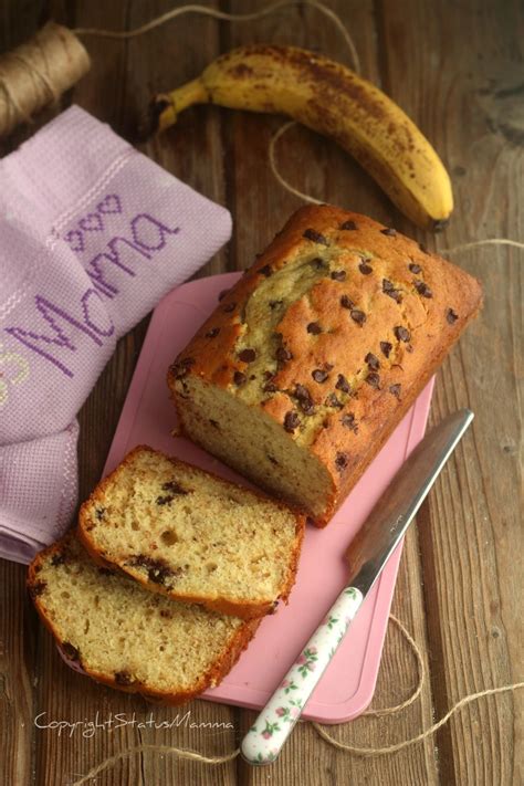 Il plumcake alle banane è una ricetta facile e veloce ottima per colazione o per fare merenda, l'aggiunta delle banane, dona a questo dolce un gusto molto particolare , l'unione con le gocce di cioccolato lo rende davvero squisito!se avete, come me, del cioccolato avanzato dalle uova di pasqua, potete spezzettarlo e usare quello al posto delle gocce di cioccolato. PLUMCAKE ALLE BANANE BIMBY E CIOCCOLATO • Status Mamma