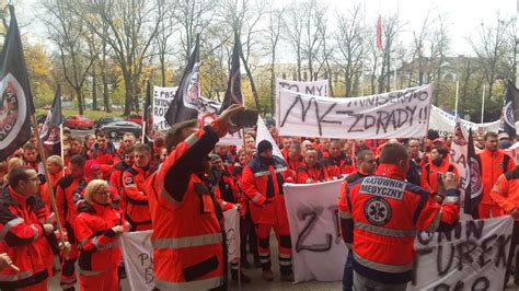 Protest ratowników medycznych (przeczytany 7760 razy). Protest ratowników medycznych w Poznaniu - Radio Poznań