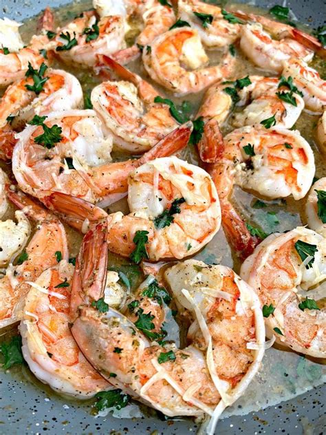 Add white wine, and lemon juice. Easy Keto Low-Carb Red Lobster Copycat Garlic Shrimp ...