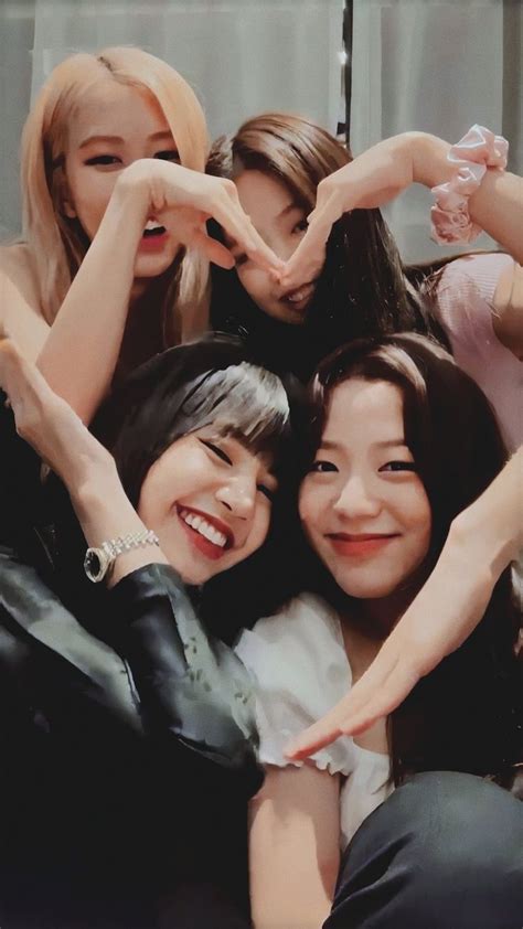 Las miembros de blackpink también son las personas más seguidas en corea del sur en instagram, siendo el primero, segundo, tercero y cuarto lugar para lisa, jennie, jisoo y rosé, respectivamente. Blackpink en 2020 | Fotos de perfil, Lisa blackpink fondo ...