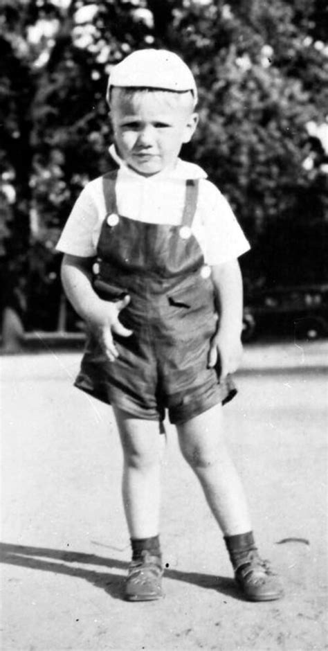 Astronaut neil armstrong served in the us navy as a naval aviator during the korean war from 1949 to 1952 and he first man on the moon neil armstrong dies aged 82. Astronomy Fact of the Day: August 5, 2020 - Saint Louis ...