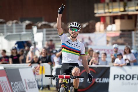 On 21 august 2016, swiss racer nino schurter crossed the finish line in rio and threw up his. Nino Schurter y Jolanda Neff se proclaman campeones de Suiza