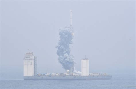 Bei einer übung schoss sie versehentlich eine rakete in. China startet erstmals Rakete von Schiff aus ins All