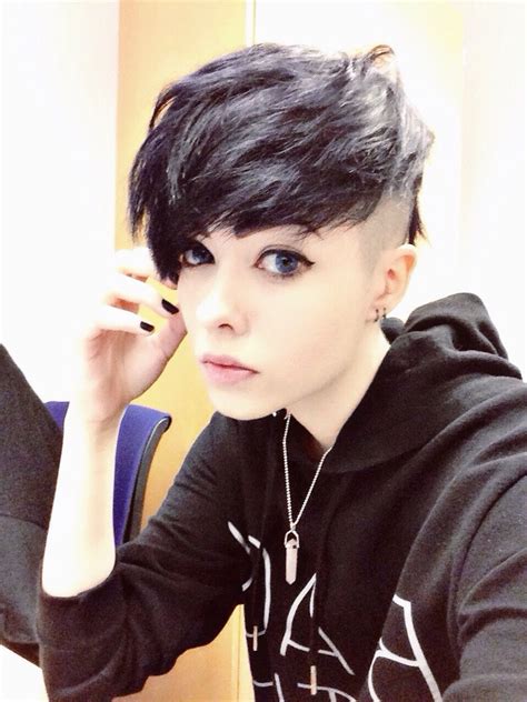 5 long hair with buzzed sides. Fringe with sidecut | Short punk hair, Edgy hair, Edgy ...