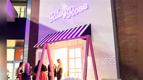 Their first store was called fashion 21 and was located in los angeles. Forever 21-Owned Riley Rose Closing All of Its Stores ...
