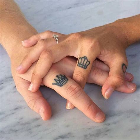 Đây là hình xăm yêu thích của các phượt thủ, không riêng gì nam giới. Hình Xăm Vương Miện Mini Đẹp ️ Tattoo Vương Miện Cặp